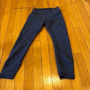 Lululemon in movement ‘25 legging!!! Size 4
